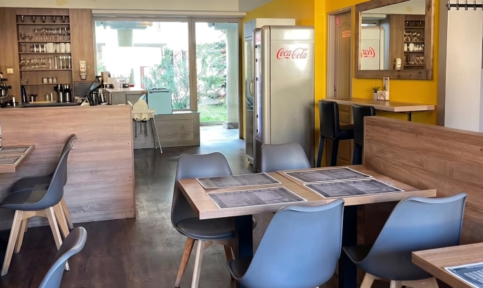 Coral Cafe & Bistro