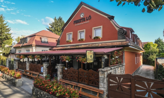 Fekete Ló Étterem és Panzió